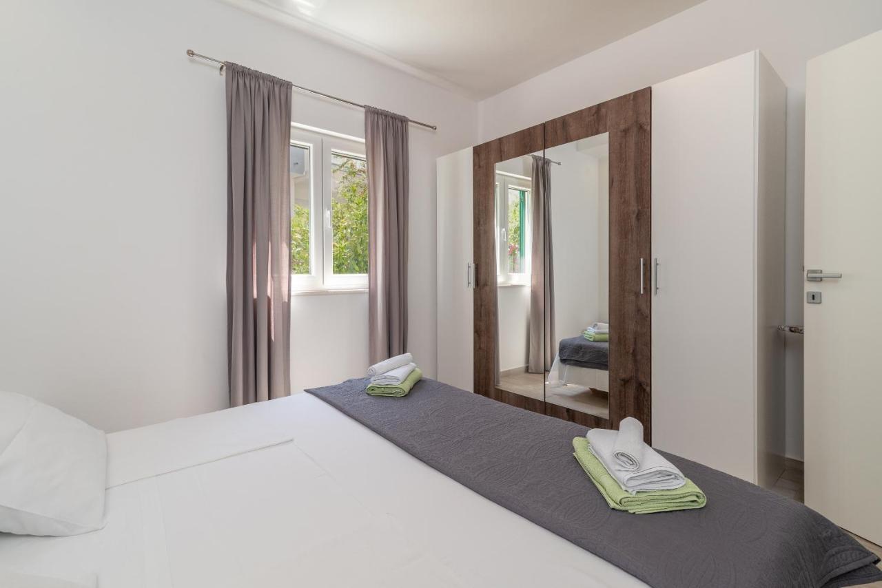 Apartment Ela Trogir Eksteriør bilde