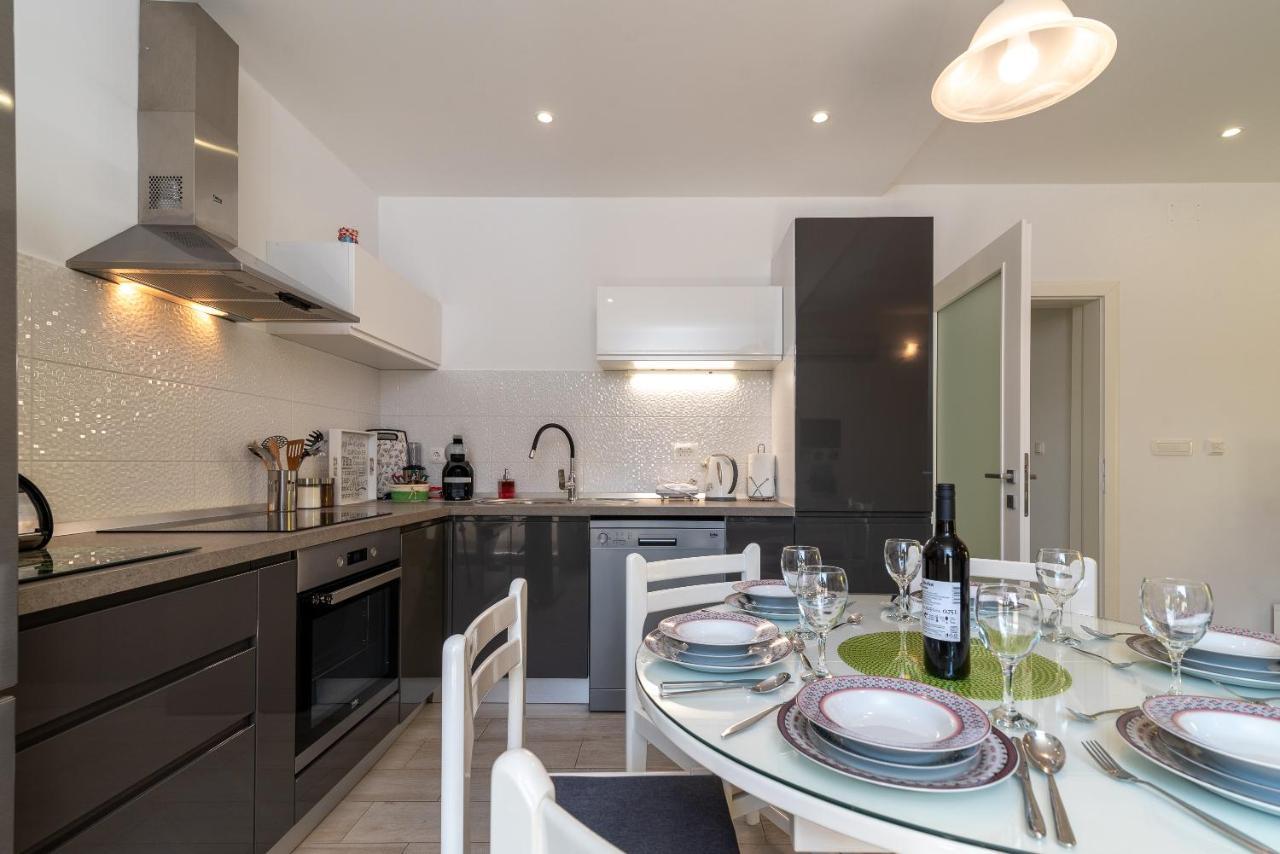 Apartment Ela Trogir Eksteriør bilde